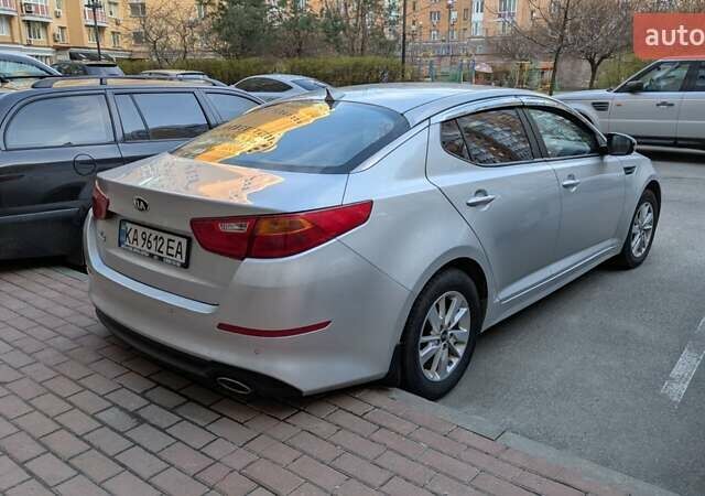 Серый Киа K5, объемом двигателя 2 л и пробегом 360 тыс. км за 7830 $, фото 4 на Automoto.ua