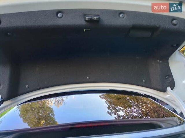 Серый Киа K5, объемом двигателя 2 л и пробегом 202 тыс. км за 12300 $, фото 42 на Automoto.ua