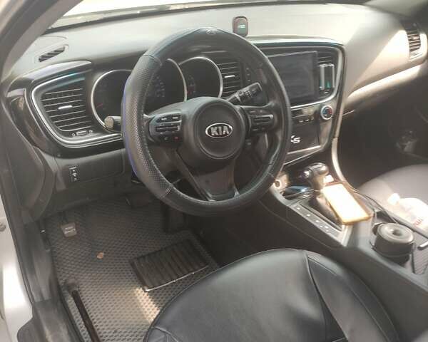 Серый Киа K5, объемом двигателя 2 л и пробегом 220 тыс. км за 9999 $, фото 6 на Automoto.ua