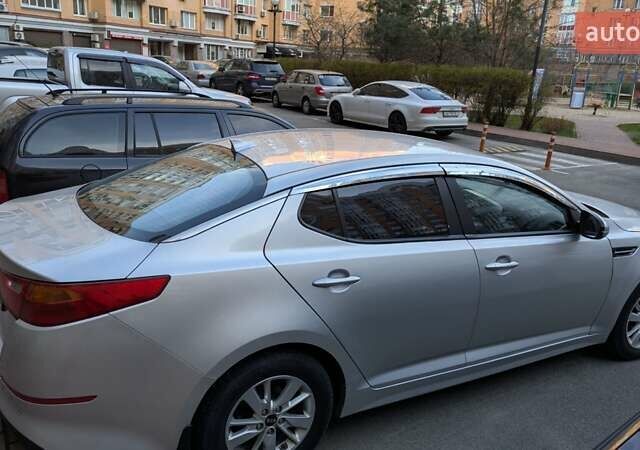 Серый Киа K5, объемом двигателя 2 л и пробегом 360 тыс. км за 7830 $, фото 5 на Automoto.ua