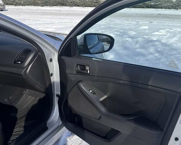 Серый Киа K5, объемом двигателя 2 л и пробегом 451 тыс. км за 7898 $, фото 23 на Automoto.ua