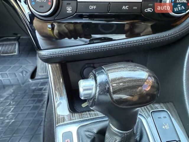 Серый Киа K5, объемом двигателя 2 л и пробегом 248 тыс. км за 9200 $, фото 15 на Automoto.ua