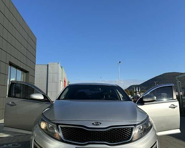 Серый Киа K5, объемом двигателя 2 л и пробегом 350 тыс. км за 8100 $, фото 6 на Automoto.ua