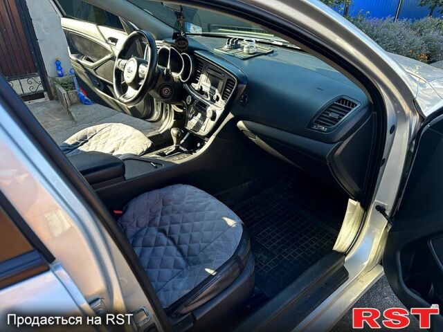 Серый Киа K5, объемом двигателя 2 л и пробегом 215 тыс. км за 8000 $, фото 5 на Automoto.ua