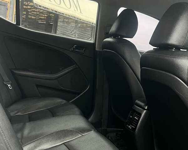 Серый Киа K5, объемом двигателя 2 л и пробегом 246 тыс. км за 7600 $, фото 19 на Automoto.ua