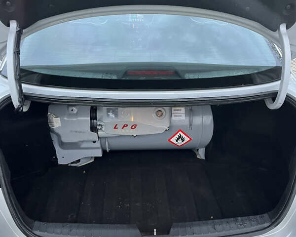 Серый Киа K5, объемом двигателя 2 л и пробегом 245 тыс. км за 9100 $, фото 3 на Automoto.ua