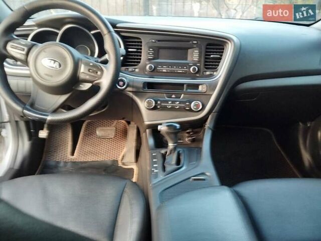 Серый Киа K5, объемом двигателя 2 л и пробегом 207 тыс. км за 10200 $, фото 7 на Automoto.ua