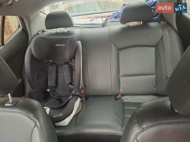 Серый Киа K5, объемом двигателя 2 л и пробегом 239 тыс. км за 12652 $, фото 13 на Automoto.ua