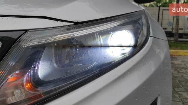 Серый Киа K5, объемом двигателя 2 л и пробегом 222 тыс. км за 10900 $, фото 13 на Automoto.ua
