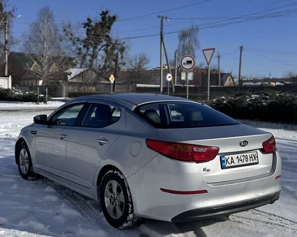 Серый Киа K5, объемом двигателя 2 л и пробегом 451 тыс. км за 7898 $, фото 5 на Automoto.ua