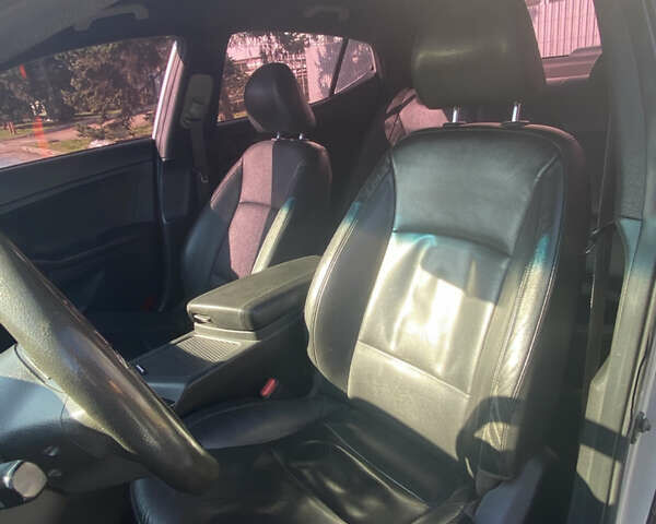 Серый Киа K5, объемом двигателя 2 л и пробегом 261 тыс. км за 8600 $, фото 19 на Automoto.ua