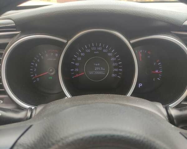 Серый Киа K5, объемом двигателя 2 л и пробегом 220 тыс. км за 9999 $, фото 9 на Automoto.ua