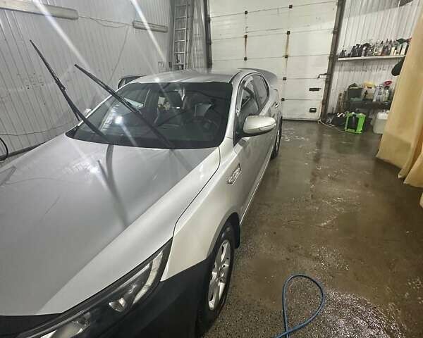 Серый Киа K5, объемом двигателя 2 л и пробегом 304 тыс. км за 8000 $, фото 4 на Automoto.ua