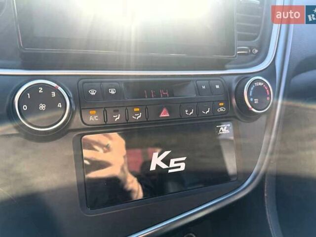 Сірий Кіа K5, об'ємом двигуна 2 л та пробігом 225 тис. км за 9490 $, фото 25 на Automoto.ua