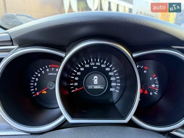 Серый Киа K5, объемом двигателя 2 л и пробегом 248 тыс. км за 9200 $, фото 1 на Automoto.ua