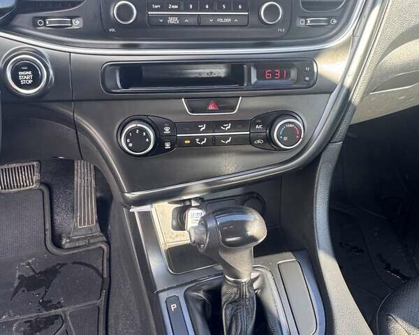 Серый Киа K5, объемом двигателя 2 л и пробегом 451 тыс. км за 7898 $, фото 30 на Automoto.ua