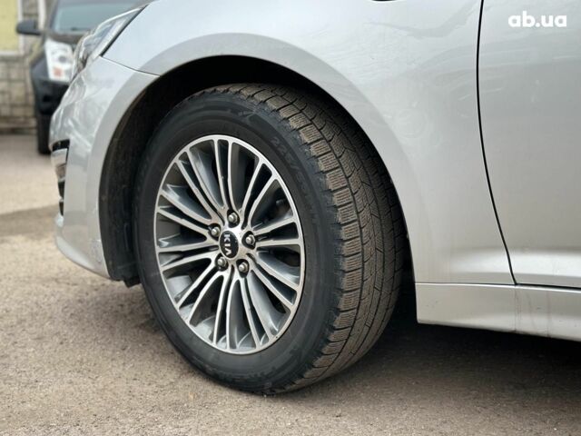 Серый Киа K5, объемом двигателя 2 л и пробегом 205 тыс. км за 10790 $, фото 4 на Automoto.ua
