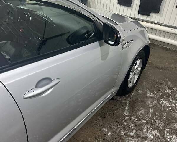 Серый Киа K5, объемом двигателя 2 л и пробегом 304 тыс. км за 8000 $, фото 15 на Automoto.ua