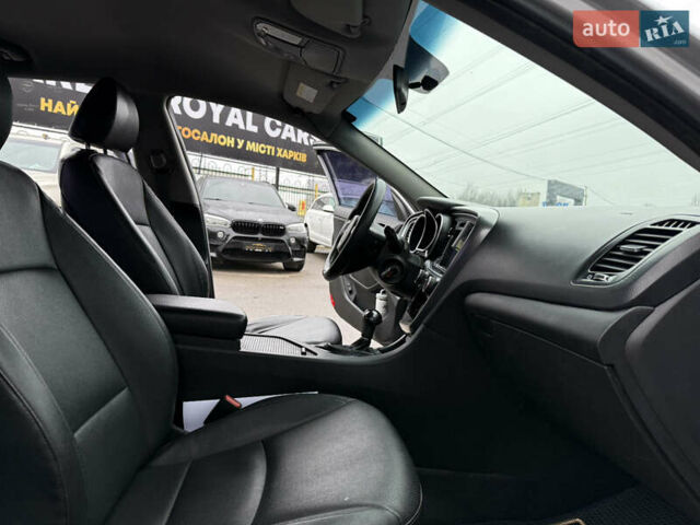 Серый Киа K5, объемом двигателя 2 л и пробегом 185 тыс. км за 8800 $, фото 19 на Automoto.ua