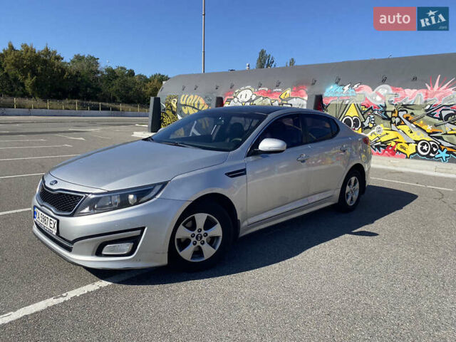 Серый Киа K5, объемом двигателя 2 л и пробегом 172 тыс. км за 8000 $, фото 7 на Automoto.ua