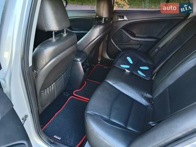Серый Киа K5, объемом двигателя 2 л и пробегом 202 тыс. км за 12300 $, фото 39 на Automoto.ua