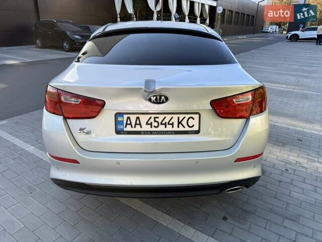 Серый Киа K5, объемом двигателя 2 л и пробегом 248 тыс. км за 9200 $, фото 5 на Automoto.ua