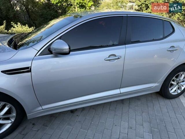 Серый Киа K5, объемом двигателя 2 л и пробегом 248 тыс. км за 9200 $, фото 7 на Automoto.ua
