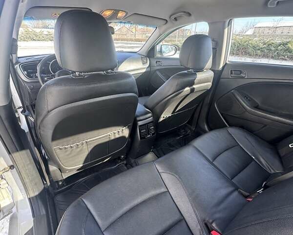Серый Киа K5, объемом двигателя 2 л и пробегом 451 тыс. км за 7898 $, фото 35 на Automoto.ua