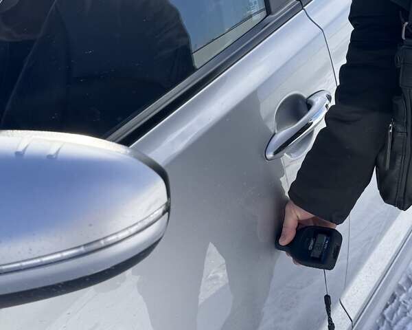 Серый Киа K5, объемом двигателя 2 л и пробегом 451 тыс. км за 7898 $, фото 13 на Automoto.ua