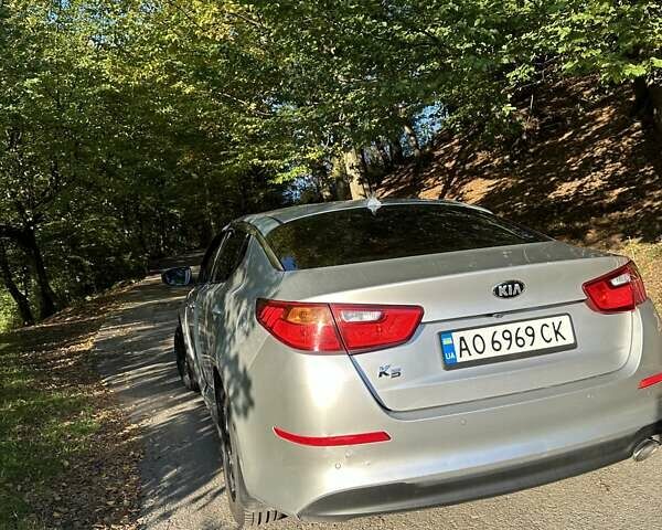 Серый Киа K5, объемом двигателя 2 л и пробегом 350 тыс. км за 8100 $, фото 9 на Automoto.ua