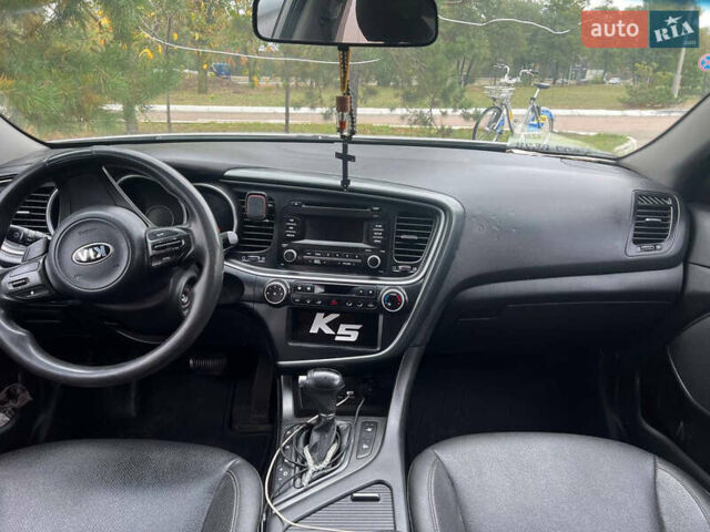 Серый Киа K5, объемом двигателя 2 л и пробегом 500 тыс. км за 8500 $, фото 6 на Automoto.ua