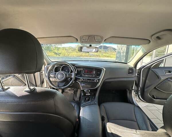 Серый Киа K5, объемом двигателя 2 л и пробегом 350 тыс. км за 8100 $, фото 8 на Automoto.ua