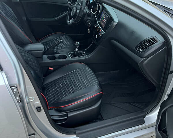 Серый Киа K5, объемом двигателя 2 л и пробегом 245 тыс. км за 9100 $, фото 7 на Automoto.ua