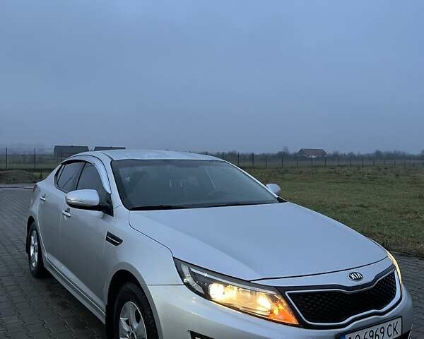 Серый Киа K5, объемом двигателя 2 л и пробегом 350 тыс. км за 8100 $, фото 12 на Automoto.ua