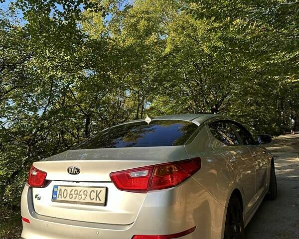 Серый Киа K5, объемом двигателя 2 л и пробегом 350 тыс. км за 8100 $, фото 2 на Automoto.ua