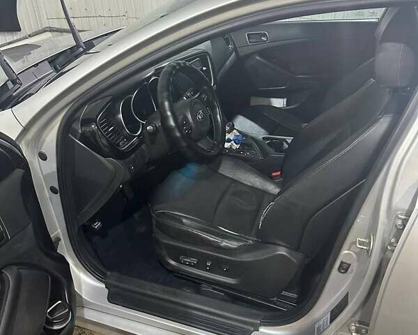 Серый Киа K5, объемом двигателя 2 л и пробегом 304 тыс. км за 8000 $, фото 9 на Automoto.ua