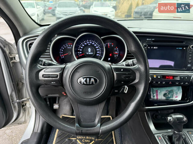 Серый Киа K5, объемом двигателя 2 л и пробегом 185 тыс. км за 8800 $, фото 23 на Automoto.ua