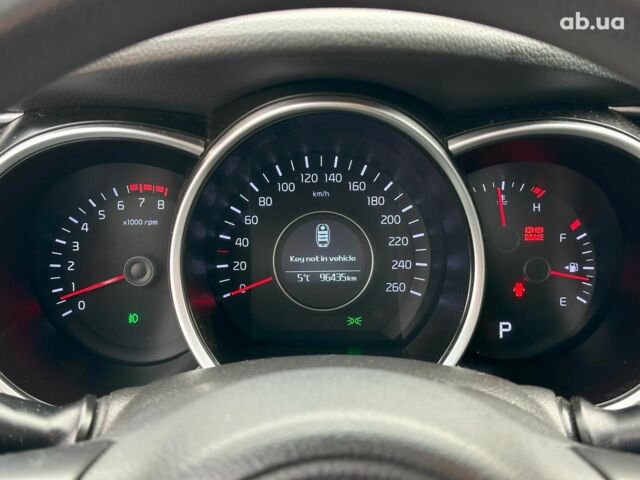 Серый Киа K5, объемом двигателя 2 л и пробегом 205 тыс. км за 10790 $, фото 25 на Automoto.ua