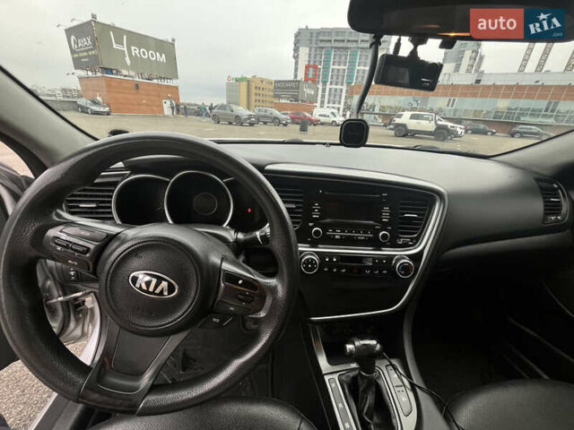 Серый Киа K5, объемом двигателя 2 л и пробегом 246 тыс. км за 7600 $, фото 15 на Automoto.ua