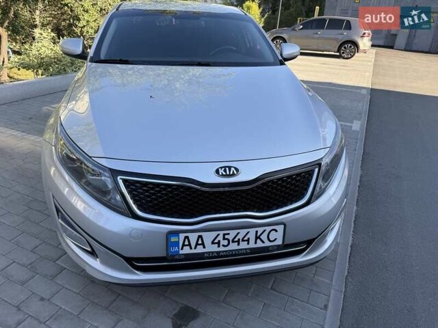 Серый Киа K5, объемом двигателя 2 л и пробегом 248 тыс. км за 9200 $, фото 13 на Automoto.ua