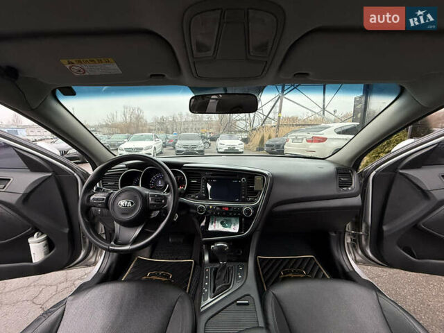 Серый Киа K5, объемом двигателя 2 л и пробегом 185 тыс. км за 8800 $, фото 17 на Automoto.ua