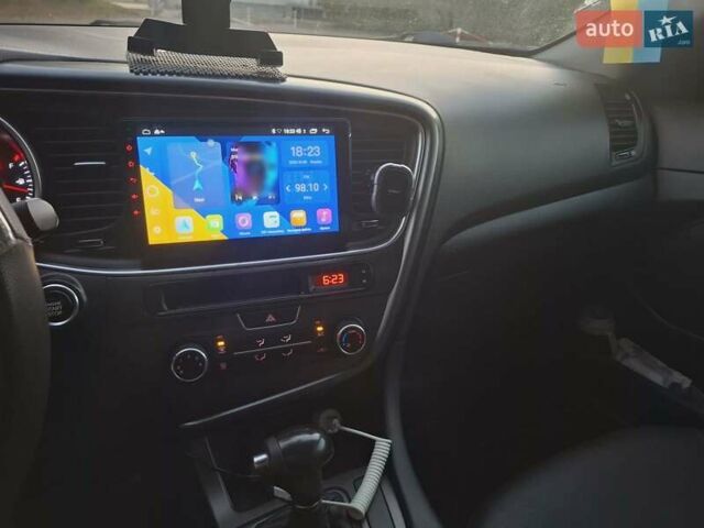 Серый Киа K5, объемом двигателя 2 л и пробегом 239 тыс. км за 12652 $, фото 2 на Automoto.ua