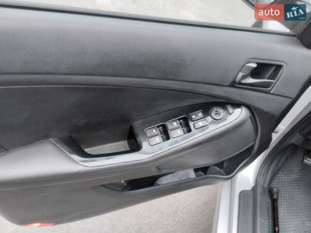 Серый Киа K5, объемом двигателя 2 л и пробегом 261 тыс. км за 6999 $, фото 9 на Automoto.ua