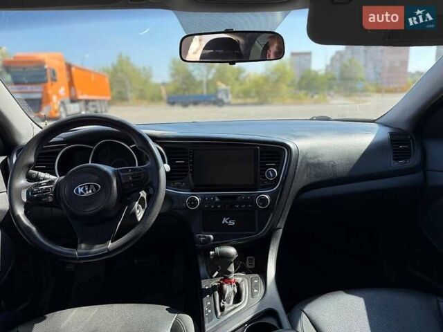 Серый Киа K5, объемом двигателя 2 л и пробегом 320 тыс. км за 8998 $, фото 6 на Automoto.ua