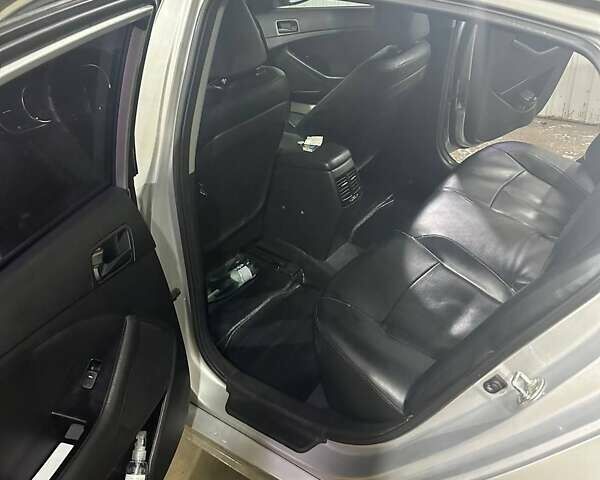 Серый Киа K5, объемом двигателя 2 л и пробегом 304 тыс. км за 8000 $, фото 6 на Automoto.ua