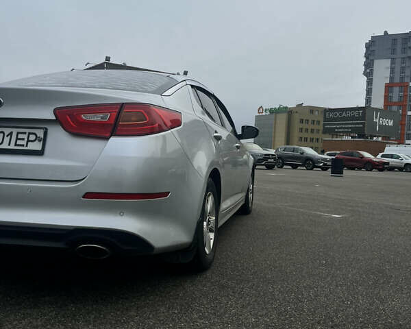 Серый Киа K5, объемом двигателя 2 л и пробегом 246 тыс. км за 7600 $, фото 3 на Automoto.ua