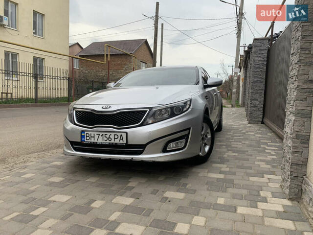 Серый Киа K5, объемом двигателя 2 л и пробегом 240 тыс. км за 10400 $, фото 2 на Automoto.ua