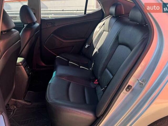 Сірий Кіа K5, об'ємом двигуна 2 л та пробігом 225 тис. км за 9490 $, фото 9 на Automoto.ua