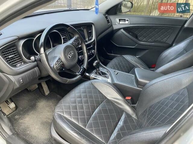 Серый Киа K5, объемом двигателя 2 л и пробегом 238 тыс. км за 10800 $, фото 6 на Automoto.ua