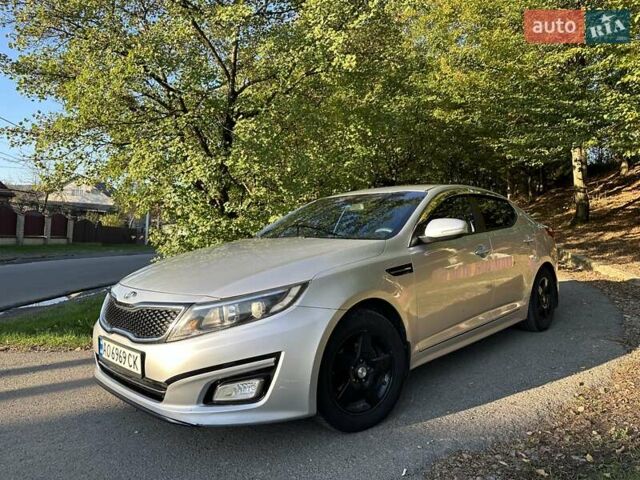 Серый Киа K5, объемом двигателя 2 л и пробегом 350 тыс. км за 8100 $, фото 10 на Automoto.ua